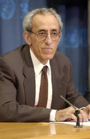 El autor, Joseph Chamie