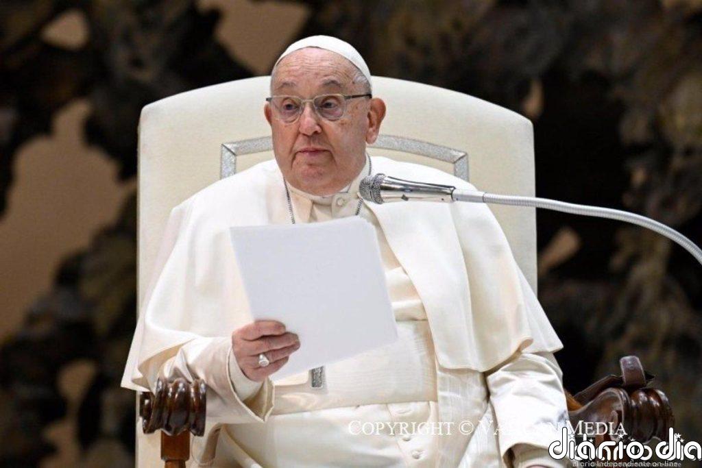 El Papa continúa "crítico" y se le ha detectado "insuficiencia renal" aunque no ha sufrido más crisis respiratorias