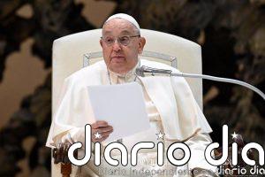 El Papa continúa "crítico" y se le ha detectado "insuficiencia renal" aunque no ha sufrido más crisis respiratorias