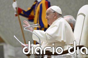 El Papa sigue "sin fiebre" y sus condiciones clínicas son "estacionarias", según el Vaticano