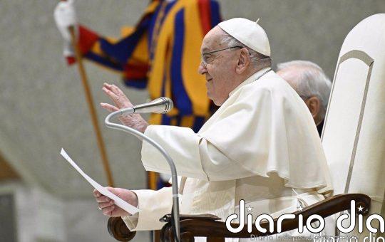 El Papa sigue "sin fiebre" y sus condiciones clínicas son "estacionarias", según el Vaticano