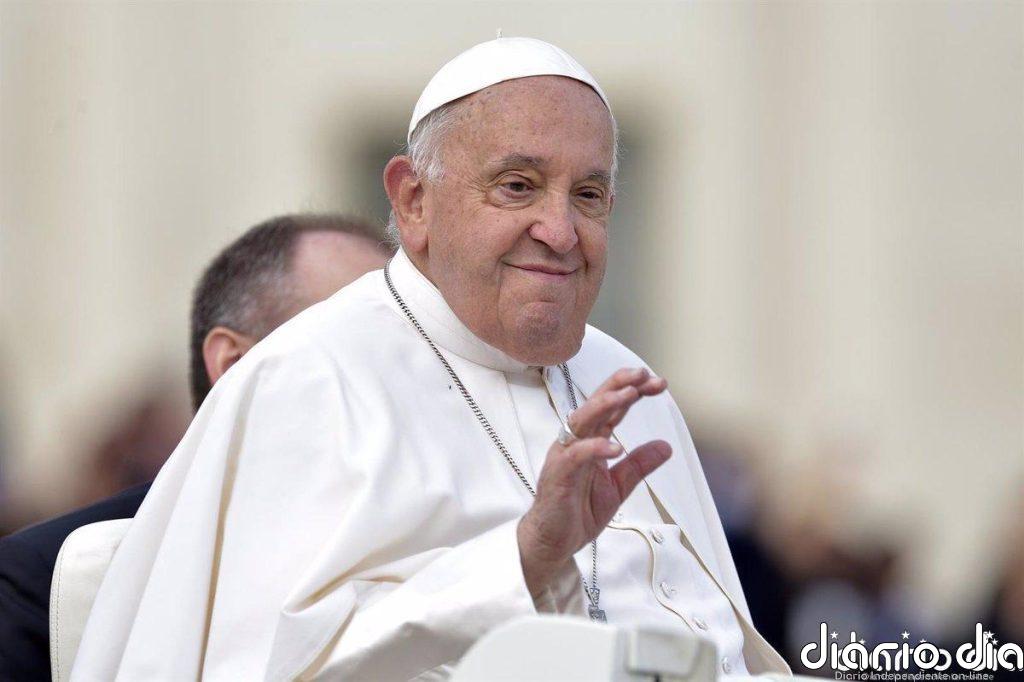 El Papa sufre una neumonía bilateral y sigue presentando un cuadro clínico "complejo"