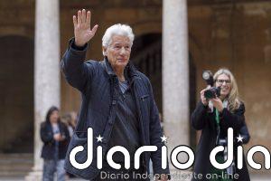 Richard Gere critica el "matrimonio oscuro" de poder y dinero con Trump: "Los billonarios están al cargo de EEUU"