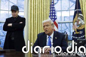 Trump ordena a las agencias federales aplicar planes de reducción de plantilla "a gran escala"