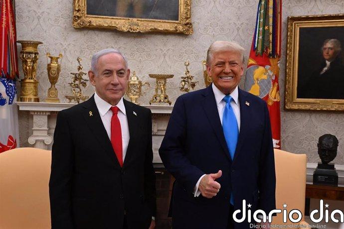 Trump plantea que Israel "entregue" Gaza a EEUU tras el fin de la guerra para su "espectacular" desarrollo El presidente de Estados Unidos, Donald Trump, y el primer ministro israelí, Benjamin Netanyahu, en la Casa Blanca.