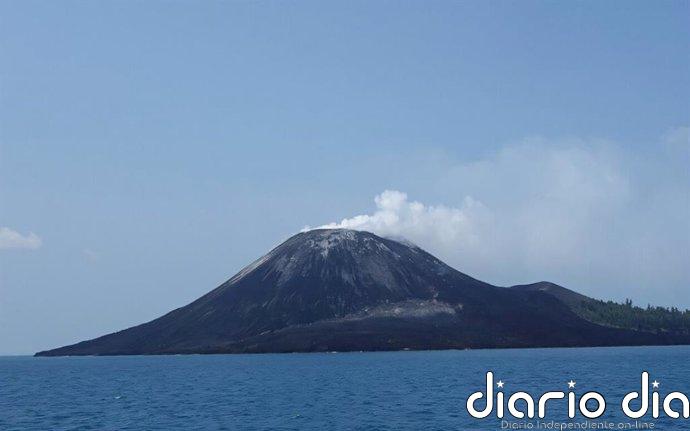 Un volcán en Indonesia 'avisó' de una erupción y tsunami mortales Volcán Anak Krakatau en 2021