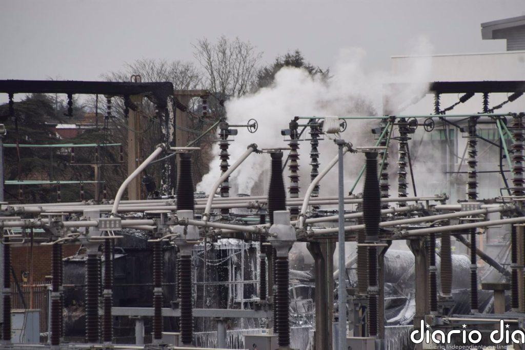 El Aeropuerto londinense de Heathrow reanuda sus vuelos tras el cierre por un incendio en una subestación eléctrica