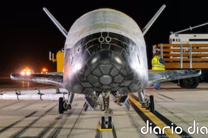 El avión espacial secreto de EEUU vuelve a la Tierra tras 434 días