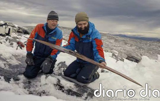 El deshielo alumbra un segundo esquí de 1.300 años en un glaciar noruego