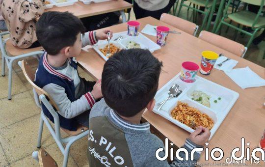 El Gobierno prohíbe por ley servir bebidas azucaradas y bollería en los comedores escolares