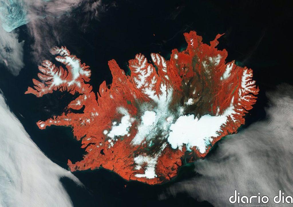 Excepcional vista de Islandia sin nubes desde el espacio