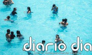 El color del bañador de tu hijo importa más de lo que crees: puede salvarle la vida