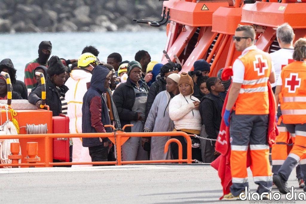 El Gobierno prevé realizar esta semana tres derivaciones de menores migrantes solicitantes de asilo a la Península