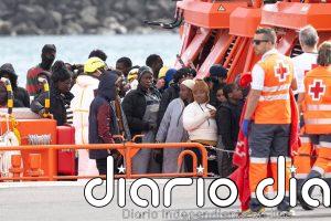 El Gobierno prevé realizar esta semana tres derivaciones de menores migrantes solicitantes de asilo a la Península