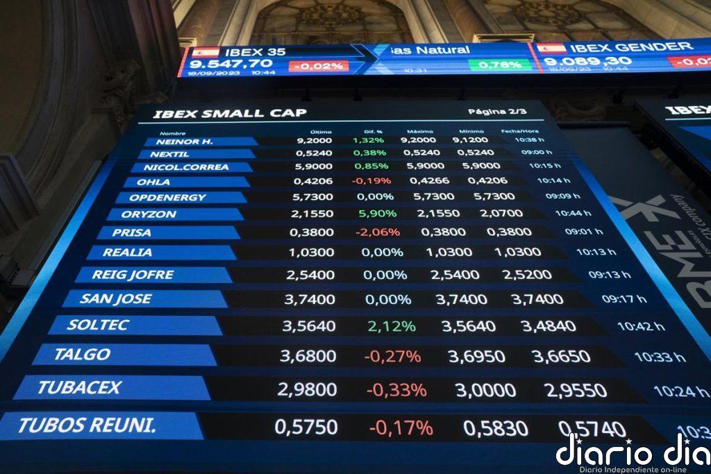 El Ibex 35 no logra aguantar los 15.300 en la semana de bajada de tipos de la Fed y retrocede un 0,3%