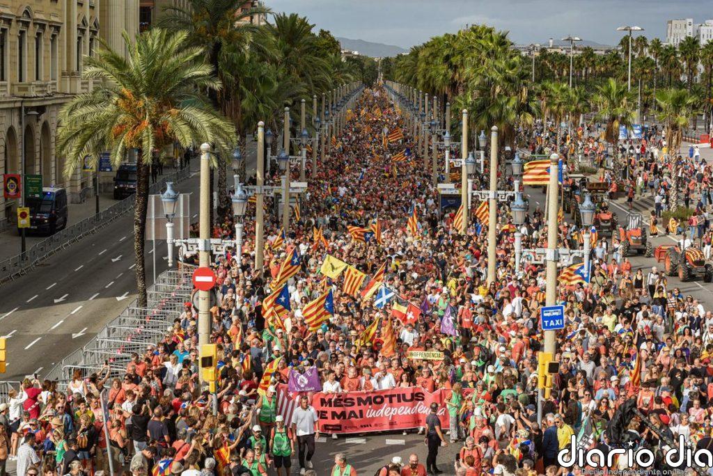 La defensa del catalán y las críticas al fallo del TSJC centran la Diada con 28.000 asistentes, la mitad que hace un año
