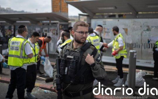 Muere un español en el ataque contra un autobús en uno de los cruces de entrada a Jerusalén