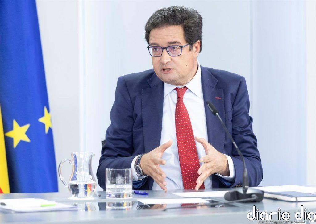 Óscar López exige la dimisión de Ayuso por "beneficiarse a título lucrativo" de los "presuntos delitos" de su novio