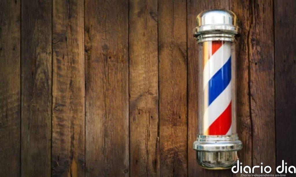 Qué significa la barra espiral de las barberías: el origen médico que pocos conocen
