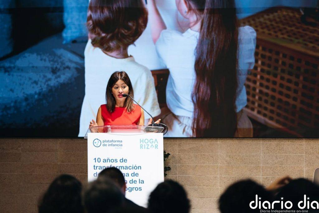 Rego prepara un decreto que priorizará el acogimiento familiar de menores tutelados y reducirá el tamaño de los centros