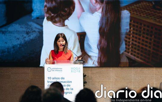 Rego prepara un decreto que priorizará el acogimiento familiar de menores tutelados y reducirá el tamaño de los centros