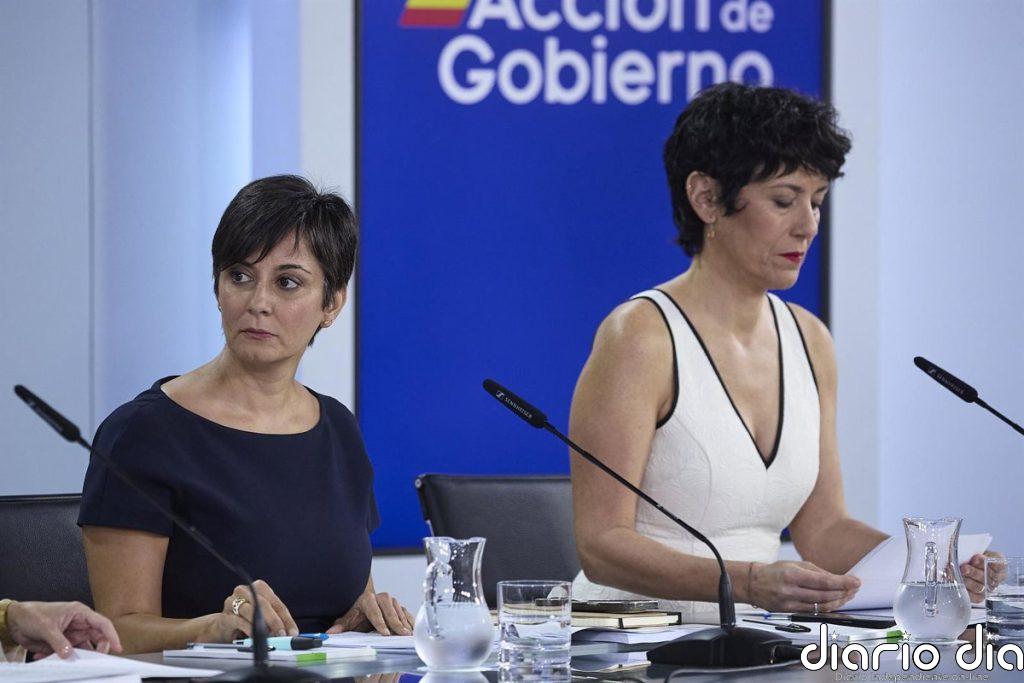 Saiz invita a los parlamentarios a leer la ley que delega competencias de inmigración a Cataluña: "Espero que salga"