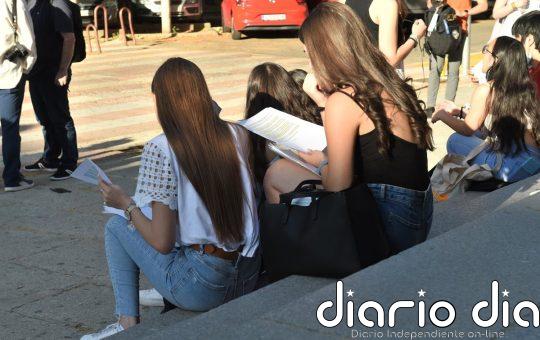 Un tercio de los chicos y chicas en España quiere someterse a una operación estética, según un estudio