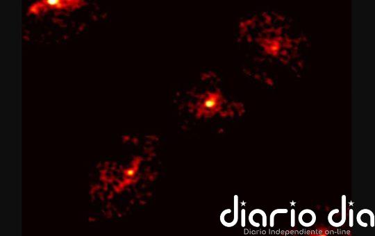 Una excepcional cruz de Einstein revela materia oscura oculta