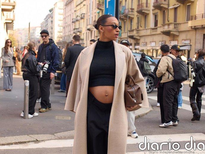 Ana Peleteiro presume de tripita de embarazo en la Milan Fashion Week con un 'look' premamá atrevido y rompedor