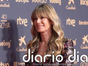 Begoña Gómez reaparece en la alfombra roja de los Goya 2026 y eleva su estilo con blazer rock-glam
