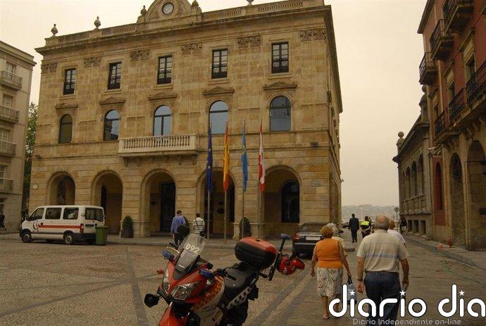 El Ayuntamiento de Gijón niega reuniones con Adif y Principado por el paso peatonal en la línea Puerto de Gijón-Veriña