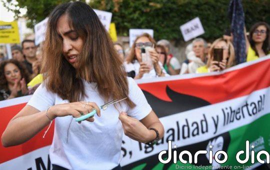 El Ayuntamiento entregará sus premios por 8M a la Asociación Iraní Pro-Derechos Humanos y a la escritora Julia Navarro