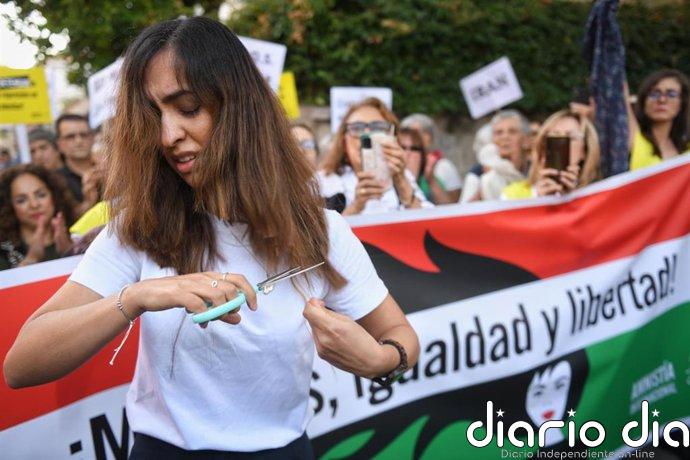 El Ayuntamiento entregará sus premios por 8M a la Asociación Iraní Pro-Derechos Humanos y a la escritora Julia Navarro