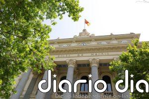 El Ibex 35 abandona los máximos de 18.490 puntos tras bajar más de un 0,2% en la apertura