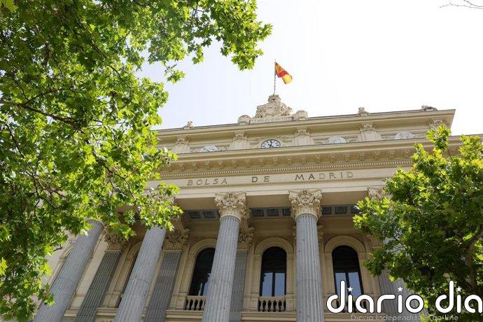 El Ibex 35 abandona los máximos de 18.490 puntos tras bajar más de un 0,2% en la apertura