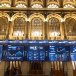 El Ibex 35 avanza un 2,6% en febrero y gana casi 500 puntos, hasta los 18.300 enteros