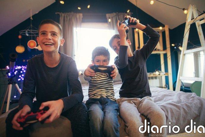 El truco que hace que los niños que no son amigos jueguen juntos (y de verdad cooperen)