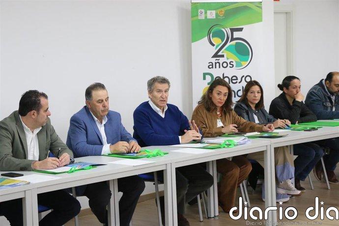 Feijóo llama a unir el voto en el PP y no "dispersarlo" con Vox: "Si nos dividimos, no venceremos"