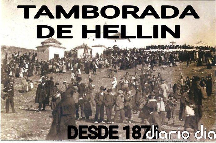 Hellín conmemora 150 años del origen de su tamborada con una extraordinaria de ocho horas, un libro y un concierto