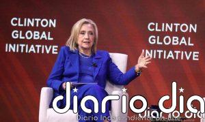 Hillary Clinton acusa a los republicanos de encubrir a Trump por su aparición en los archivos de Epstein