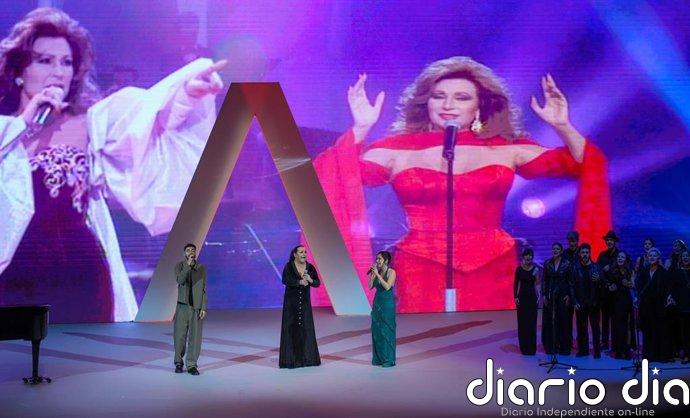 La gala del 28F homenajea a Rocío Jurado en el 20 aniversario de su muerte con una versión de 'Como yo te amo'