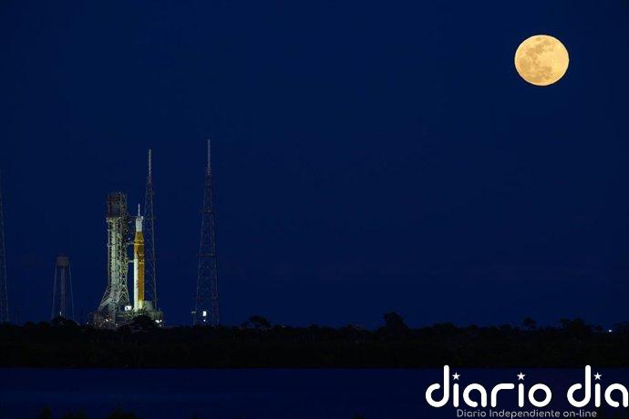 La NASA retrasa el regreso del ser humano a la Luna por un problema técnico: El cohete y la nave volverán al hangar