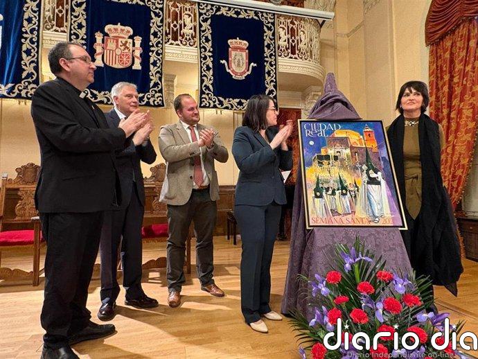 La sevillana Nuria Barrera firma el cartel de la Semana Santa de Ciudad Real que protagoniza la Virgen de la Esperanza