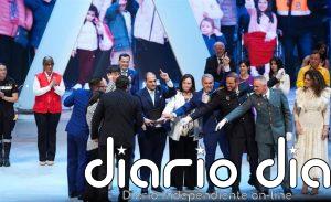 Larga ovación en pie en la entrega de la Medalla de Andalucía a Adamuz por su "comportamiento ejemplar"