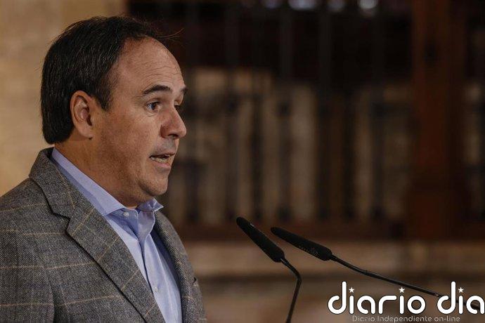 Llorca subraya la firmeza del Consell en aplicar un modelo fiscal que alivie los bolsillos de las rentas bajas y medias