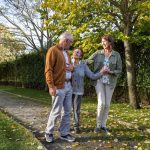 Los cuidadores no profesionales cuentan con iniciativas de apoyo y formación en España