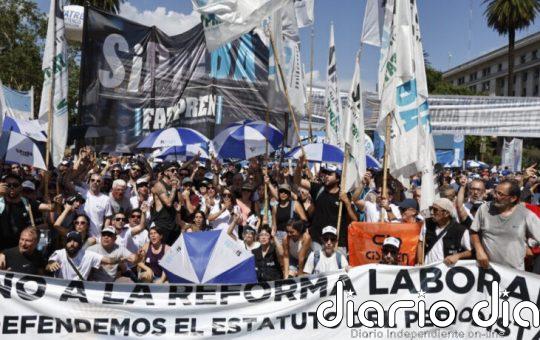 Milei arma oficina para desmentir y desprestigiar al periodismo argentino