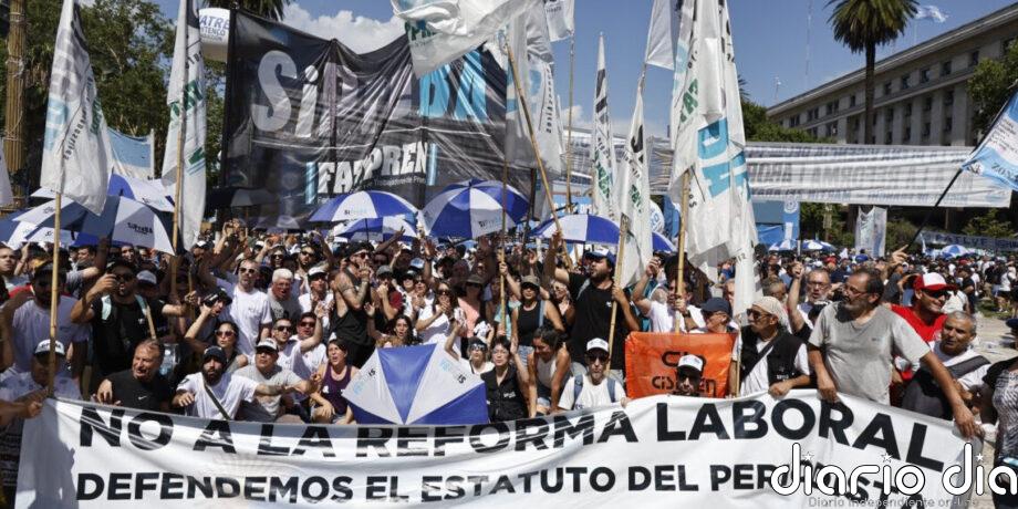 Milei arma oficina para desmentir y desprestigiar al periodismo argentino