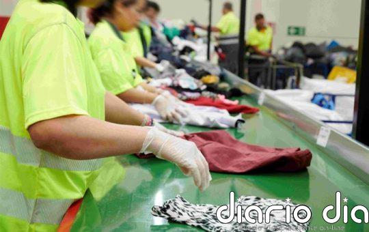 Moda-re, la cooperativa de Cáritas que convierte ropa usada en empleo