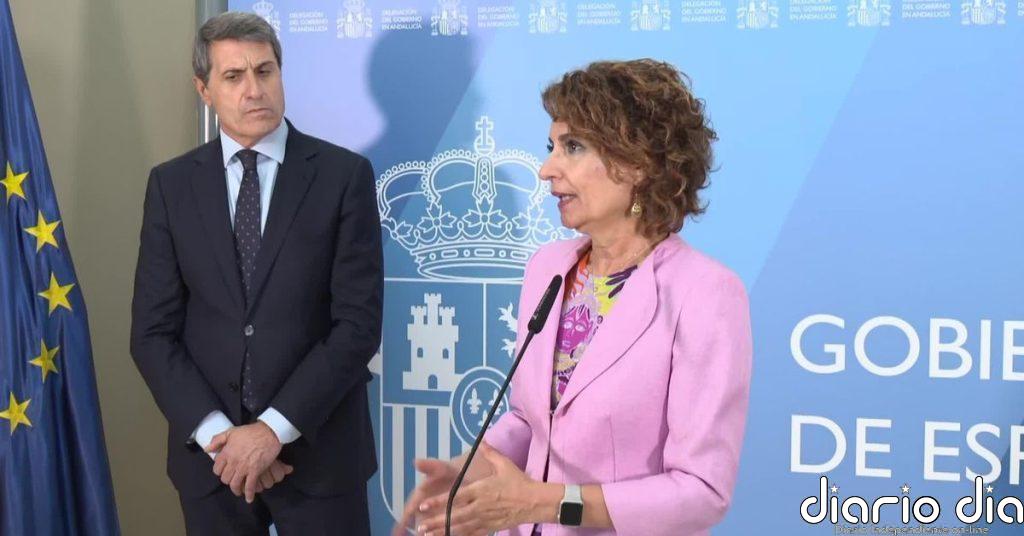 Montero acusa a Feijóo de haber puesto en una situación “incómoda” a la Corona con su debate “inventado” sobre el regreso del emérito